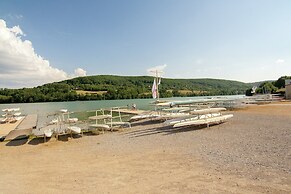 Lakeside Cottage Roziers Retreat