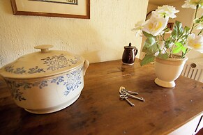 Lakeside Cottage Roziers Retreat