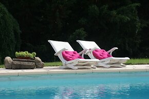 Cosy House With Private Pool Near Valence