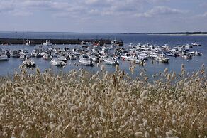 Breton Escape in Querrien