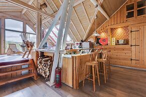 Mountain Stay Near Canal