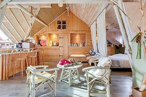Mountain Stay Near Canal