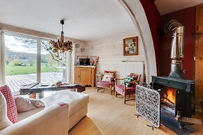 Mountain Stay Near Canal