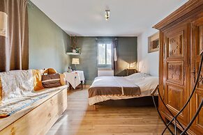 Mountain Stay Near Canal