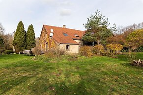 Mountain Stay Near Canal