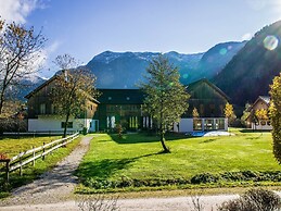 Modern Chalet in Obertraun With Terrace
