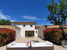 Villa in Montauroux With Pool and Hill Views