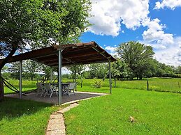 Comfortable Holiday Home With Spacious Garden