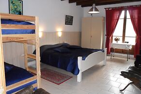 Comfortable Holiday Home With Spacious Garden