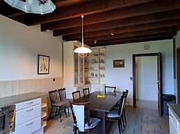 Comfortable Holiday Home With Spacious Garden