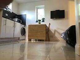 2 bedroom Apartment  Heathrow Airport