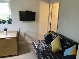 2 bedroom Apartment  Heathrow Airport