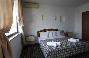 Hotel Corona by Asteri Hotels