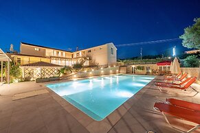 Makris Yialos Apartments