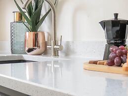 Tudors eSuites Birmingham Townhouse Private Garden Free Parking