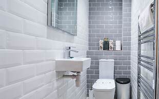 Tudors eSuites Birmingham Townhouse Private Garden Free Parking