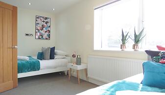 Tudors eSuites Birmingham Townhouse Private Garden Free Parking