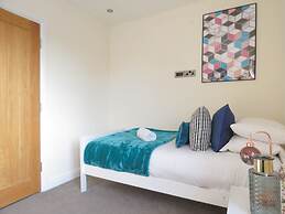 Tudors eSuites Birmingham Townhouse Private Garden Free Parking