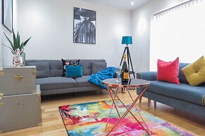 Tudors eSuites Birmingham Townhouse Private Garden Free Parking