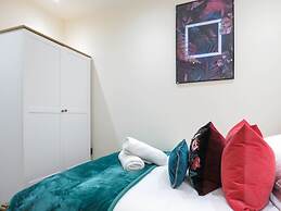 Tudors eSuites Birmingham Townhouse Private Garden Free Parking