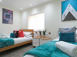 Tudors eSuites Birmingham Townhouse Private Garden Free Parking