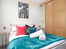 Tudors eSuites Birmingham Townhouse Private Garden Free Parking