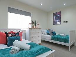 Tudors eSuites Birmingham Townhouse Private Garden Free Parking