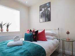 Tudors eSuites Birmingham Townhouse Private Garden Free Parking