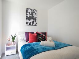 Tudors eSuites Birmingham House Private Garden Free Parking