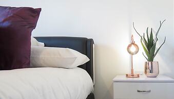 Tudors eSuites Birmingham House Private Garden Free Parking