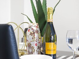 Tudors eSuites Birmingham House Private Garden Free Parking