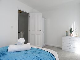 Tudors eSuites Birmingham House Private Garden Free Parking