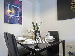 Tudors eSuites Birmingham House Private Garden Free Parking