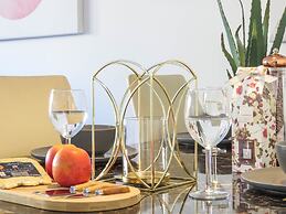 Tudors eSuites Birmingham House Private Garden Free Parking