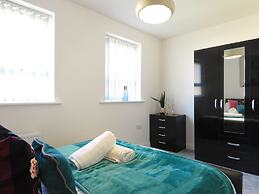 Tudors eSuites Birmingham House with Private Garden Free Parking