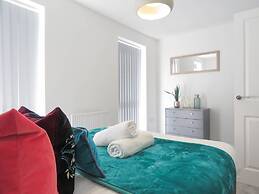 Tudors eSuites Birmingham House with Private Garden Free Parking