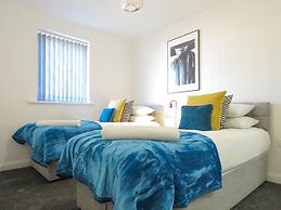 Tudors eSuites Birmingham House with Private Garden Free Parking