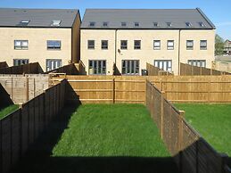 Tudors eSuites Birmingham House with Private Garden Free Parking