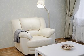 St.Pete Aparts White