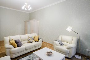 St.Pete Aparts White