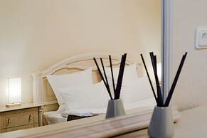 St.Pete Aparts White