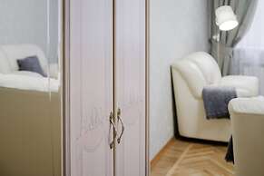 St.Pete Aparts White