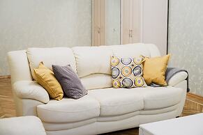 St.Pete Aparts White