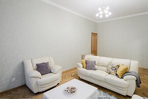 St.Pete Aparts White