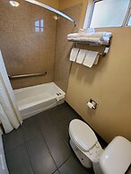 Delmonico Inn & Suites