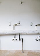 Atelier & Hostel Nagisa-Ura