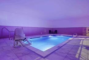 Comfort Inn & Suites Downtown near University