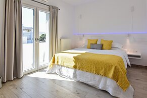 White Rock Milos Suites