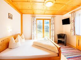 Chalet With Panoramic Terrace in Zell am Ziller