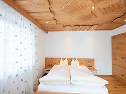 Chalet With Panoramic Terrace in Zell am Ziller